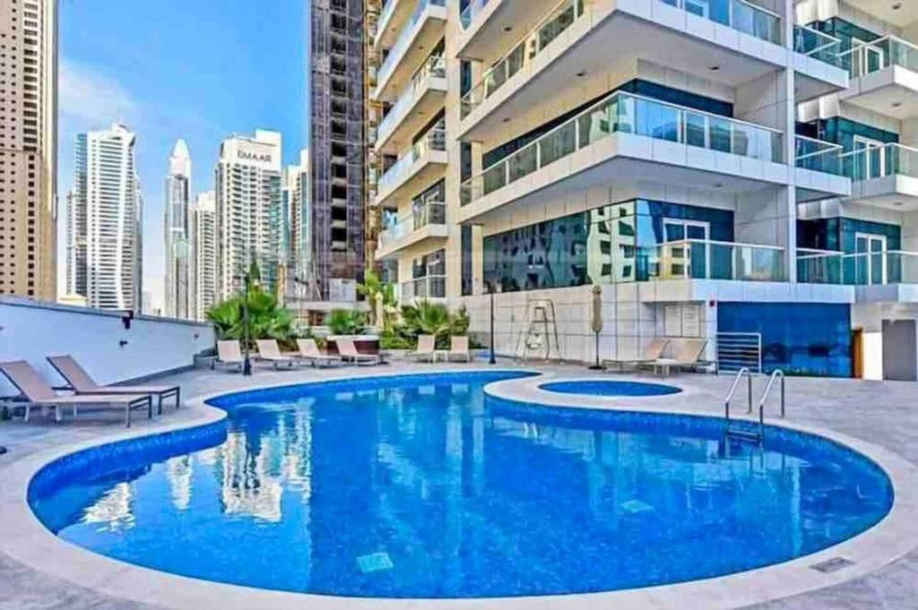 هتل لاکس های رایز مارینا آپارتمان - Lux High Rise Marina Apartment