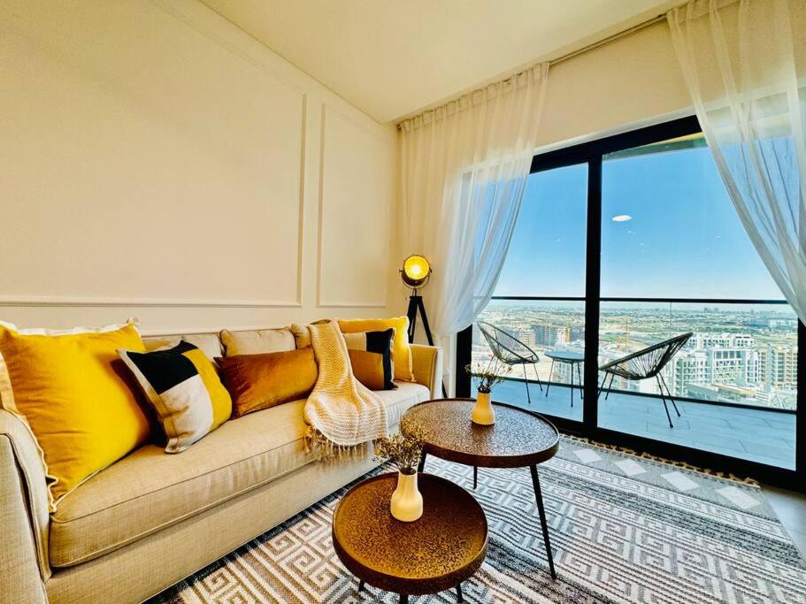 هتل وایبرنت 2 بی آر آپارتمان در سابا هارتلند - Vibrant 2 BR Apartment at Sobha Heartland