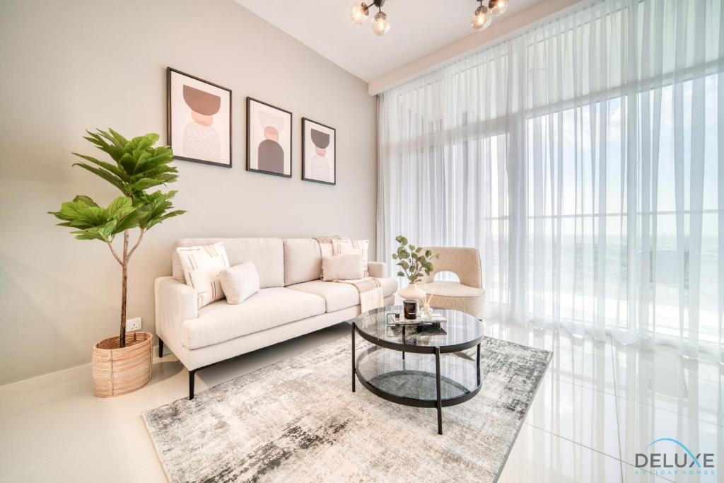 هتل فبِلس 1بی آر اَت تاور 108 جی وی سی بای دِلَکس هالیدِی هومز - Fabulous 1BR at Tower 108 JVC by Deluxe Holiday Homes
