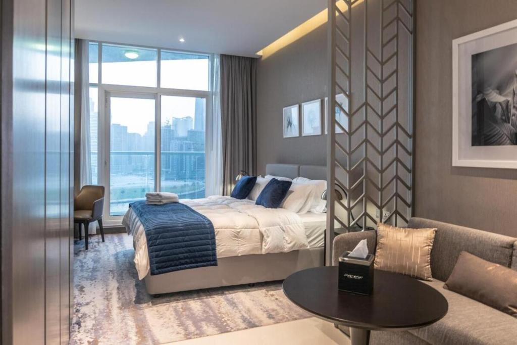 هتل ای دبلیوسی هومز - کانال ویوز این آ های فلوور - AWS Homes - Canal Views in a High Floor