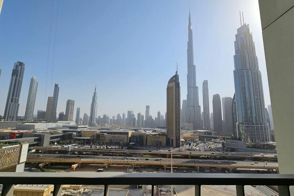 هتل لاکچری 3 بد + مید روم این داون تاون آپت وید برج خلیفه ویو - Luxury 3 Bed + Maid Room in Downtown Apt With Burj Khalifa View