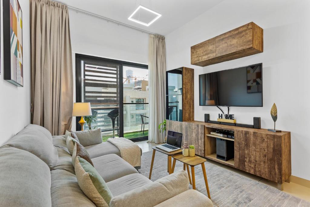 هتل یور هوم این د هارت آف جی وی سی بای سوئیتبل - Your Home in the Heart of JVC by Suiteable