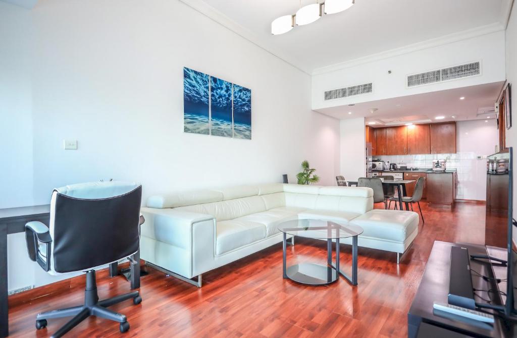 هتل الیت لوکس هالیدی هومز - استونینگ 1 بی دی آر مترو اکسس این جی ال تی دبی - Elite LUX Holiday Homes - Stunning 1BDR Metro Access in JLT Dubai