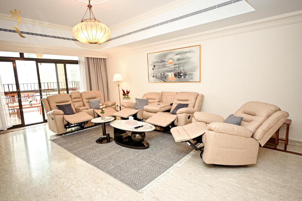 Beach bliss 3BR apartment Corniche
