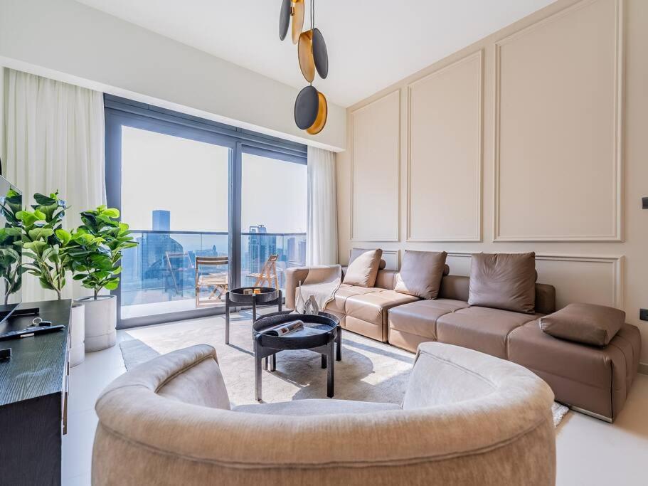هتل چامینگ اسکای‌لاین ویو فروم دیس فنسى داون‌تاون اَپت - Charming Skyline View From This Fancy Downtown Apt