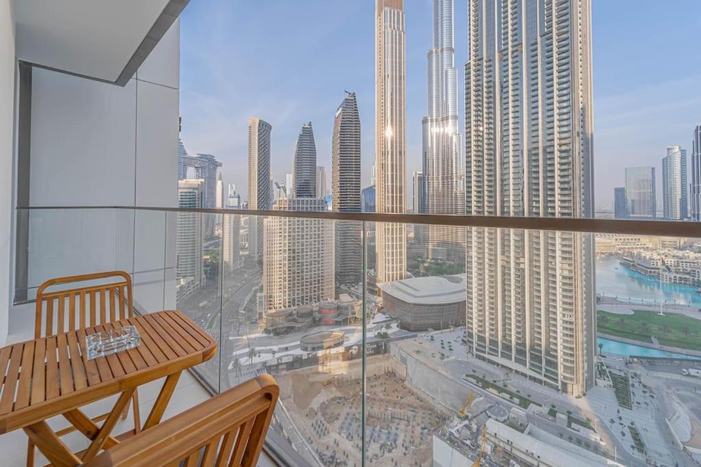 هتل دو بد و د آیکونیک برج خلیفه دبی اسکای لاین ویو - 2Bed w the Iconic Burj Khalifa Dubai Skyline View