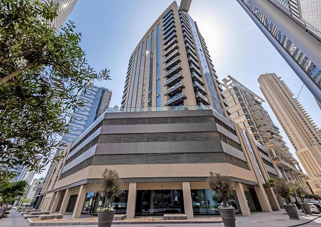 هتل فبّلَس 1 بی آر این داون‌تاون دودای-هیوژ بالکنی-دودای مال فیس - Fabulous 1br in Downtown Dubai-Huge Balcony-Dubai Mall Face