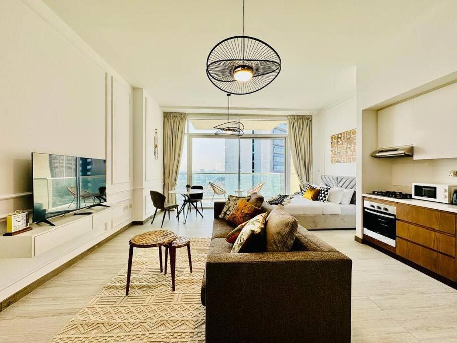 هتل برایا استودیو وید پُل ویوز ات هامنای تاور، جی وی سی - Bright Studio with Pool Views at Hameni Tower, JVC