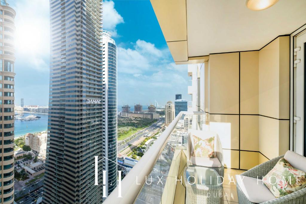 هتل لاکس د مارینا سی ویو سوئیت 2 - LUX The Marina Sea View Suite 2