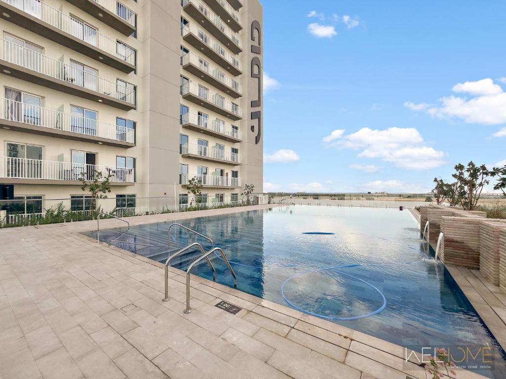 هتل ول هوم - بریتکینگ ویو 1 بی آر آپت این داماک هیلز 2 - WelHome - Breathtaking View 1BR Apt in Damac Hills 2
