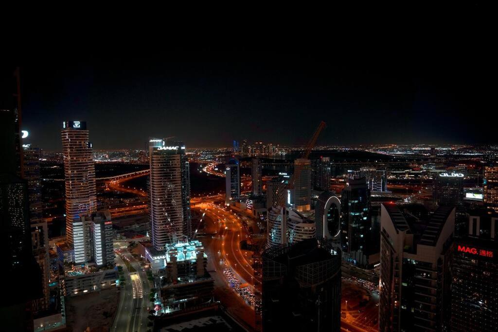 هتل داونتاون لاکژریس 1BR 2 مینتس واک تو دبی مال اند فانتن - Downtown Luxurious 1BR 2 minutes Walk to Dubai Mall and Fountain