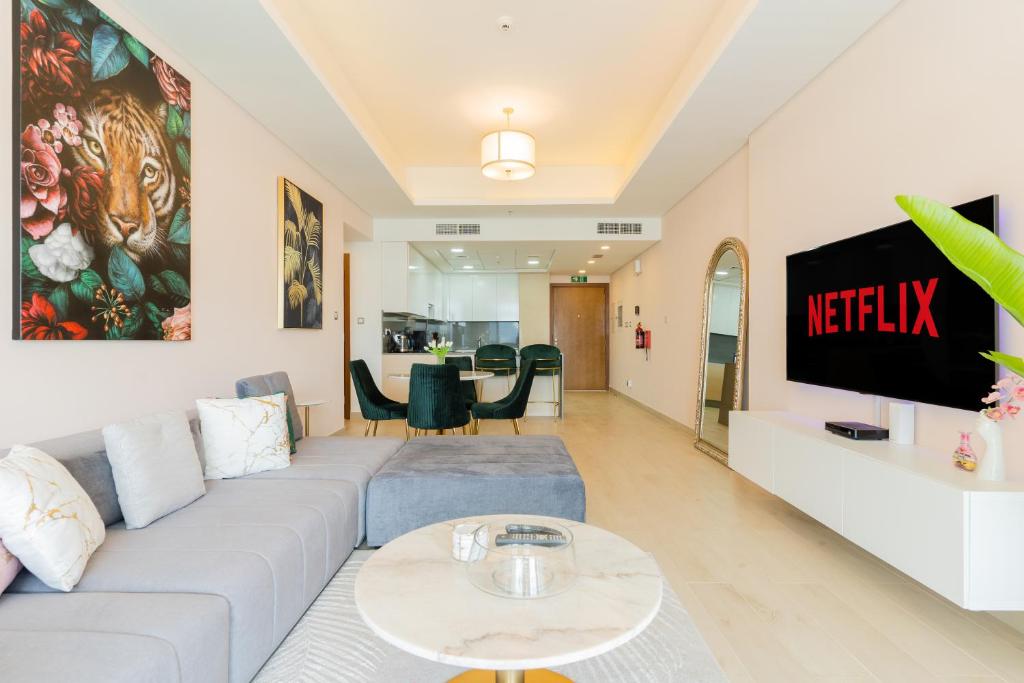 هتل سینیک 2بی‌آر این مینا عزیز، پام جمیرا - Scenic 2BR in Mina Azizi, Palm Jumeirah