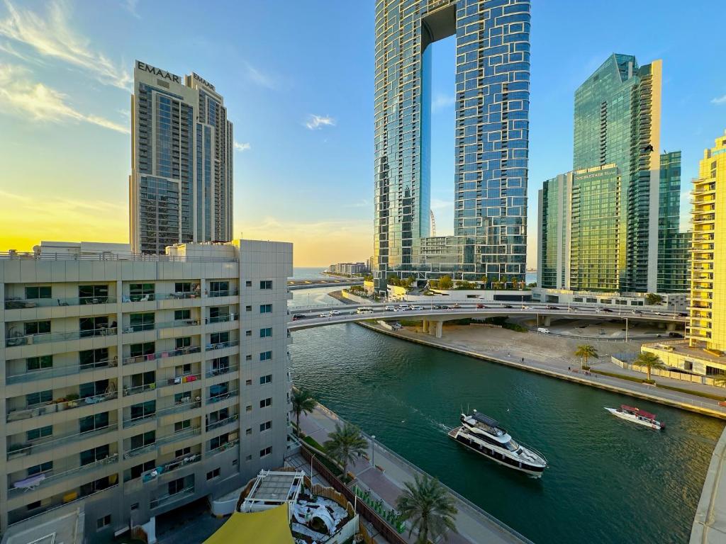 هتل آنفورگتبل کانال اند سی ویو این دبی مارینا - Unforgettable Canal & Sea View in Dubai Marina