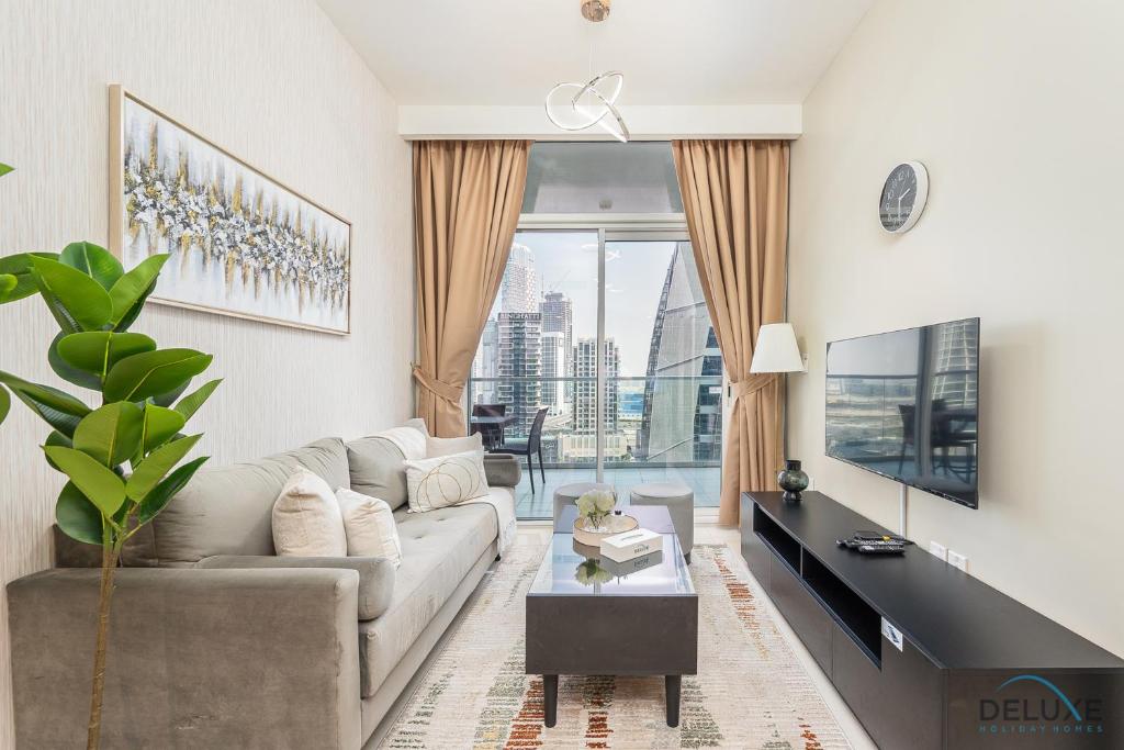 هتل پلزنت 2BR ات ورا تاور بیزنس بی بای دلاکس هالیدی هومز - Pleasant 2BR at Vera Tower Business Bay by Deluxe Holiday Homes