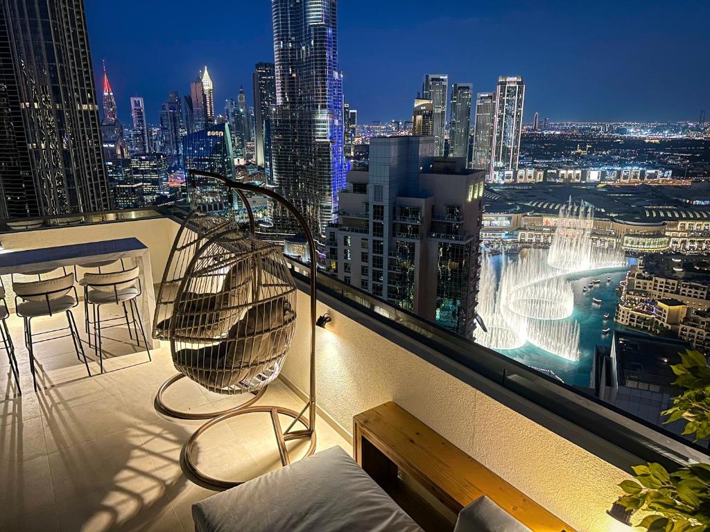 هتل یونیک برج خلیفه ویو 3 بی آر کاندو آن تاپ فلور - Unique Burj Khalifa View 3BR Condo On Top Floor