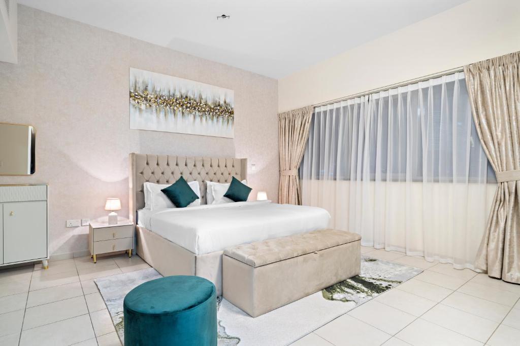 هتل لاکچری 1 بی آر برج خلیفه ویو اگزیکتیو تاور بیزنس بی 1702 - Luxury 1BR Burj Khalifa View Executive Tower Business Bay 1702