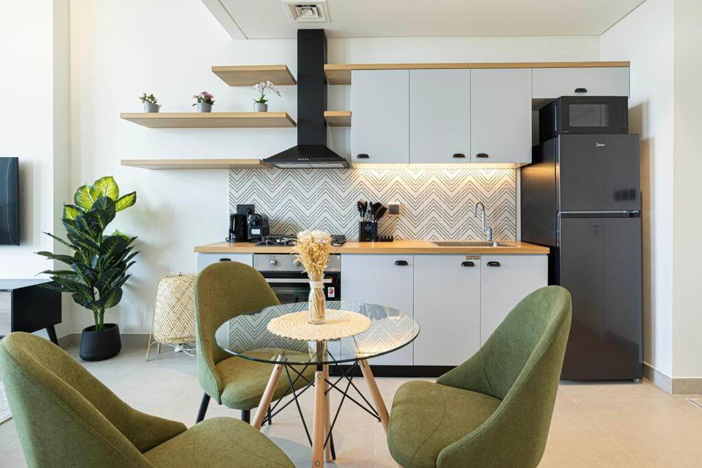 هتل استایلش آپارتمان این دبی هیلز وید برج ویو - Stylish Apartment in Dubai Hills with Burj View