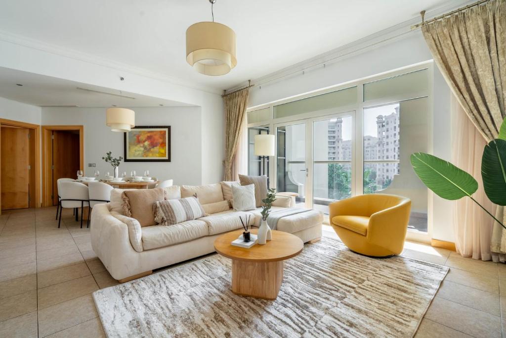 هتل گست ردی - تریس کماس + امپرگادا دومستیکا ام پالم جمیراج - GuestReady - Três camas + empregada doméstica em Palm Jumeirah