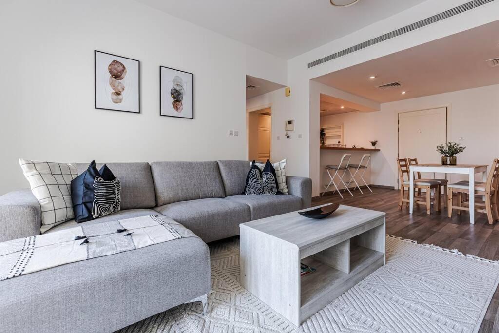 هتل سرین اند ابیس 1 بی آر د گریز - Serene & Spacious 1BR The Greens