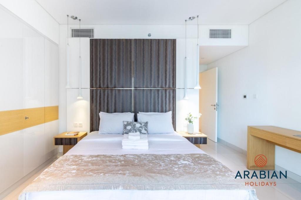 هتل پارتیال برج خلیفه اند فول کانال ویو- های فلور- بیلز اینکلودید - Partial Burj Khalifa and Full Canal View-High Floor-Bills Included