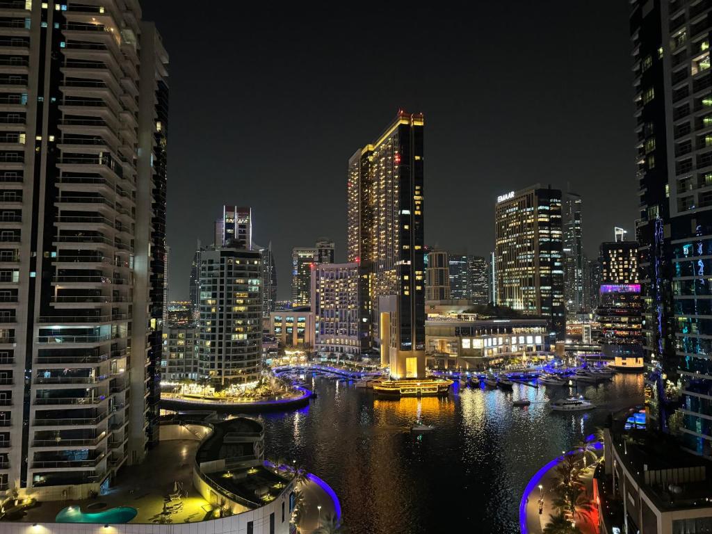 هتل لیوینگ روم جی بی آر - Living Room JBR