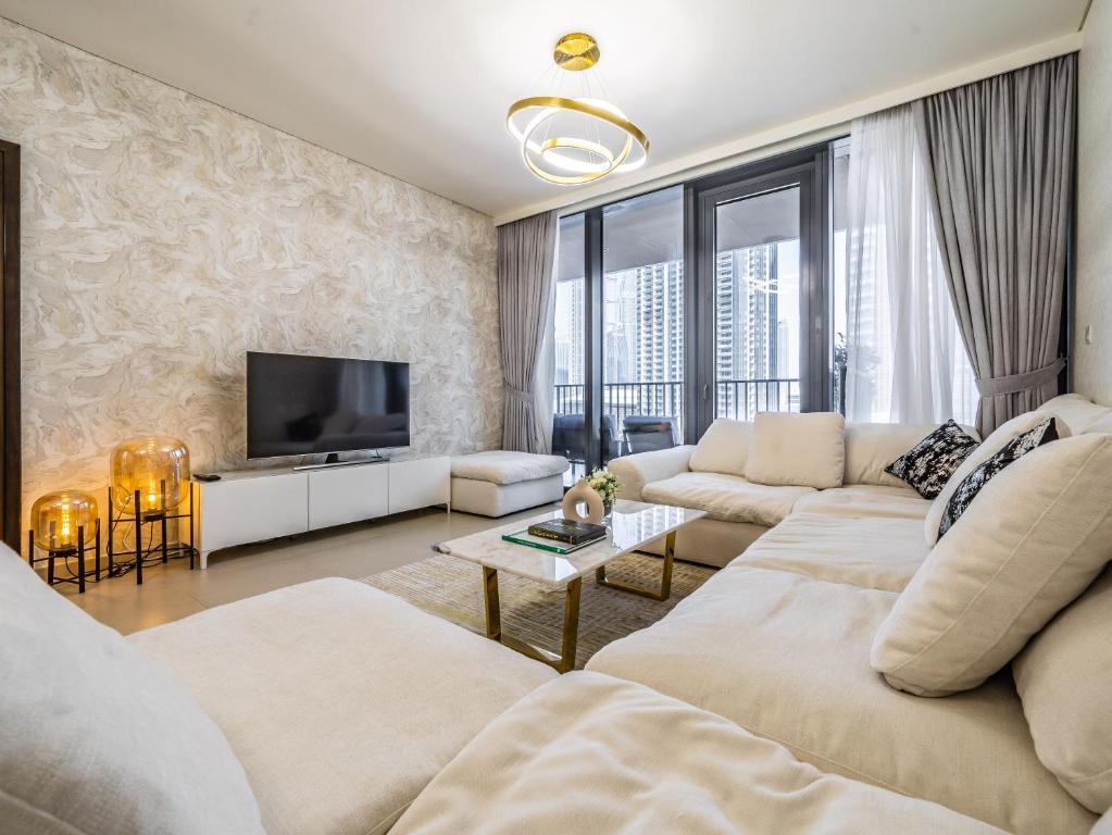 هتل تام - داون تاون اسپیسیس اند الیگنت کاندو وید بالکنی - Tamm - Downtown Spacious and Elegant Condo With Balcony