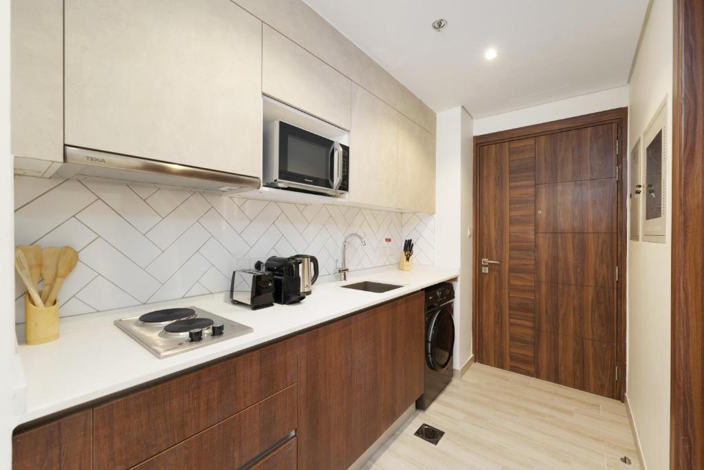 هتل آن‌وایند این استایل اَت پارک ویستاز استودیو جَم - Unwind in Style at Park Vista's Studio Gem