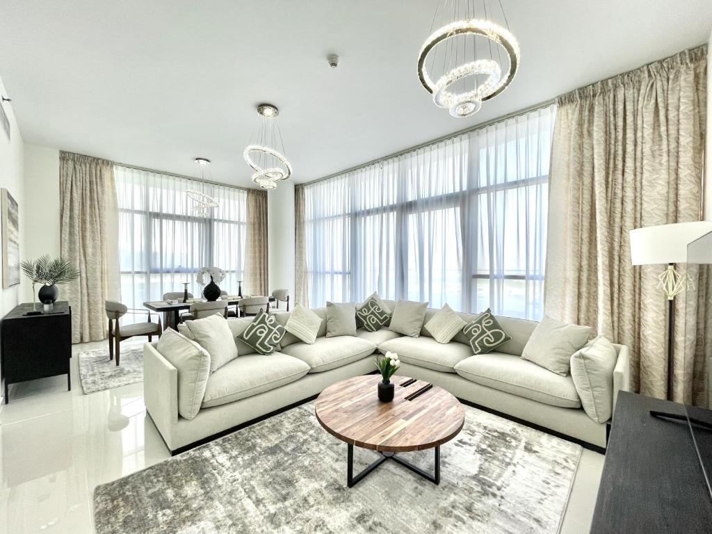 هتل اسپیسیس 2 بی‌اچ‌کی این داماک هیلز - Spacious 2 BHK in Damac Hills