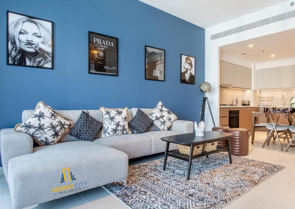 هتل فولی فرنشد 2 بد این ایما آر بیچ فرانت، هاستد بای دزر ت سیتی استیز - Fully Furnished 2 Bed in Emaar Beach Front, Hosted by Desert City Stays