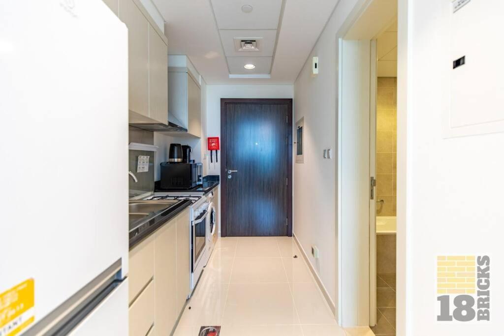هتل 18 بریکس اسپیشس استودیو آپارتمان کارسون 404 - 18 Bricks Spacious Studio Apartment Carson 404