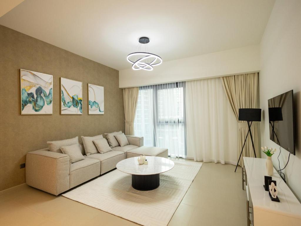 هتل ام اچ - اکست وان اکست تو - 2 بی اچ کی - رفر 503 - MH - Act One Act Two - 2BHK - REF503
