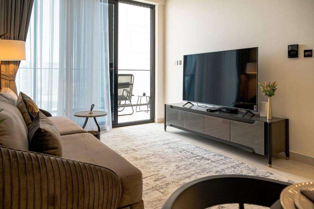 هتل بیوتیفول 1 بی اچ کی وید نایس داونتاون ویو - Beautiful 1BHK With Nice Downtown View
