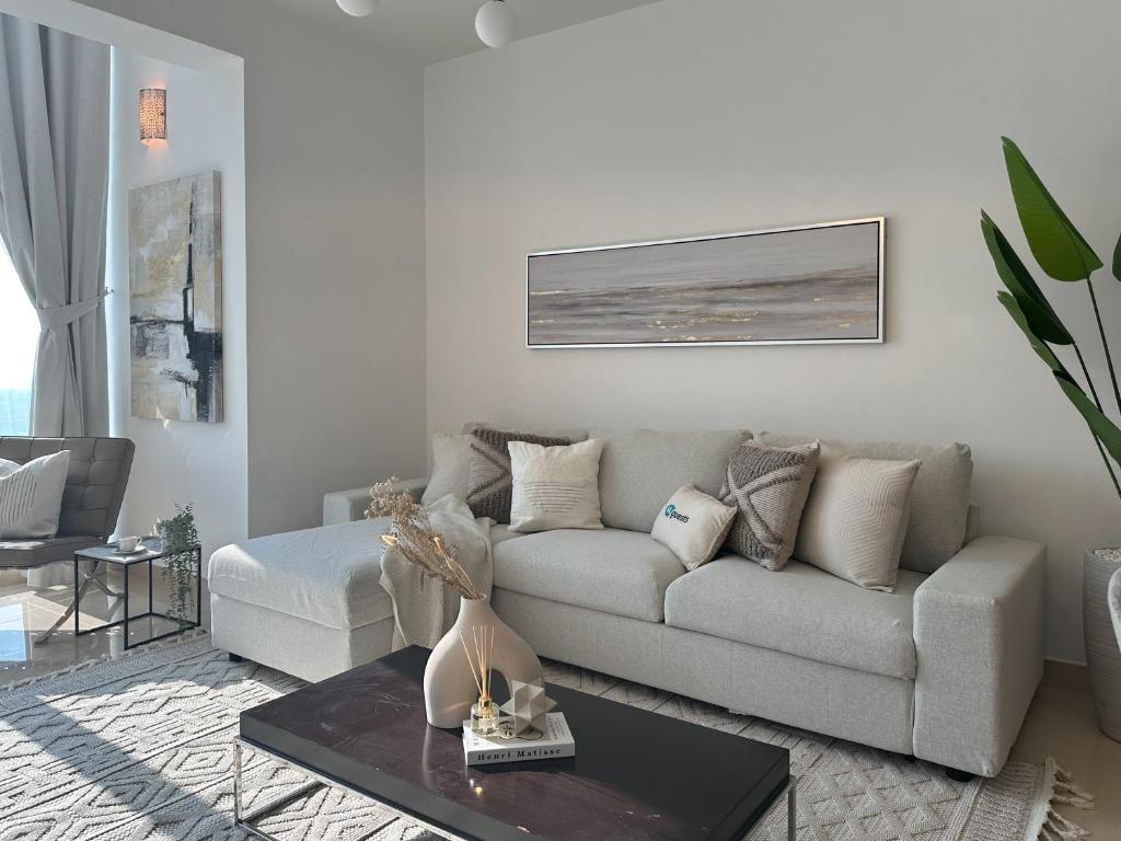هتل های گستس - دوپلکس هیوون این لاگونا تاور وید سیتی ویو ها - HiGuests - Duplex Haven in Laguna Tower with City Views