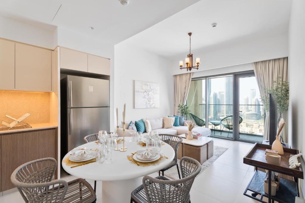هتل ناسما لاکچری استیز - برج رویال 2BR آپارتمان در داون‌تاون با ویوها - Nasma Luxury Stays - Burj Royale 2BR Apartment in Downtown With Views