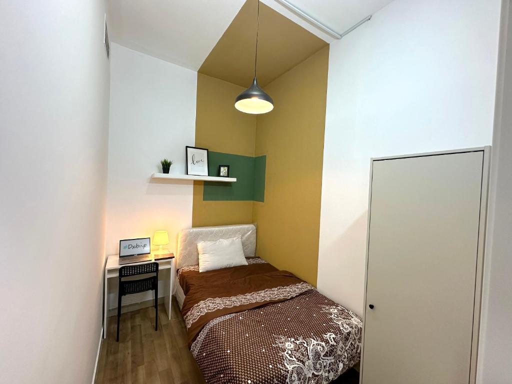 هتل باجت دابل پارتیشن روم این بارشا هایتز نِر مترو Budget Double Partition Room in Barsha Heights Near Metro