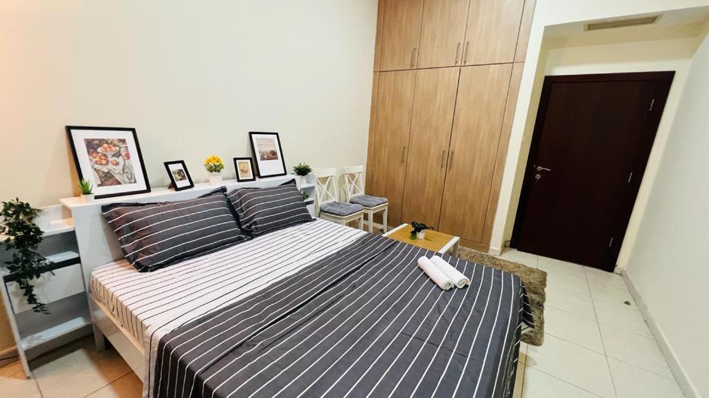 هتل بیوتیفول بد روم این ال بارشا نیر ماشرک مترو Beautiful Bedroom in Al Barsha Near Mashreq Metro
