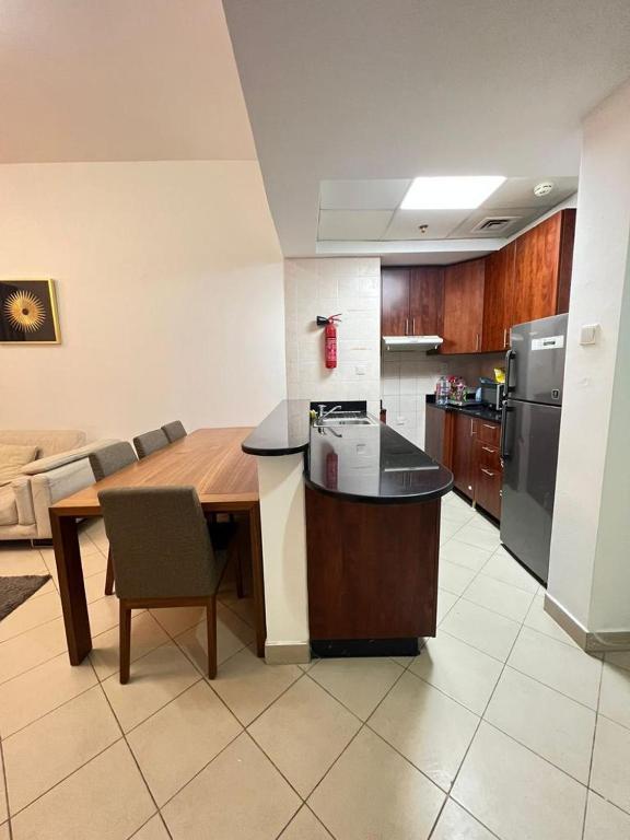 هتل ذا الیگنت آپارتمان ویت پل و مارینا ایز - The Elegant Apartment with Pool and Marina Eyes