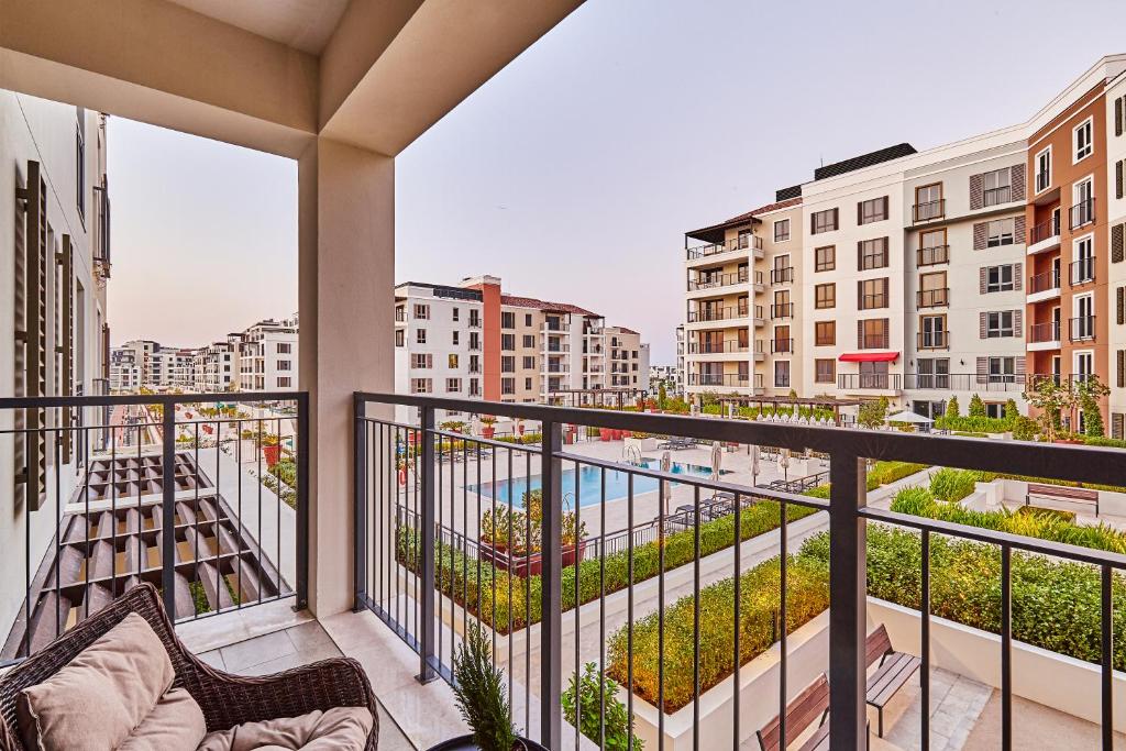 هتل ماژستیک لا مر لا وایول ۱ - جمیرا ۱ - سوئیمینگ پول ویو - Majestic La MER La Voile1 - Jumeirah 1- Swimming pool view