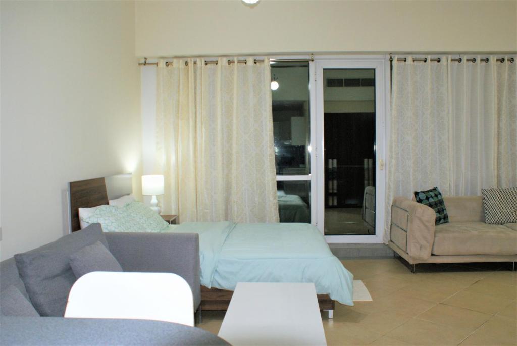 هتل استودیو آپارتمان - کوزی،وری اکسسبل اند سو نیر تو ترین استیشن - Studio Apartment - Cozy, Very Accessible and so near to Train Station