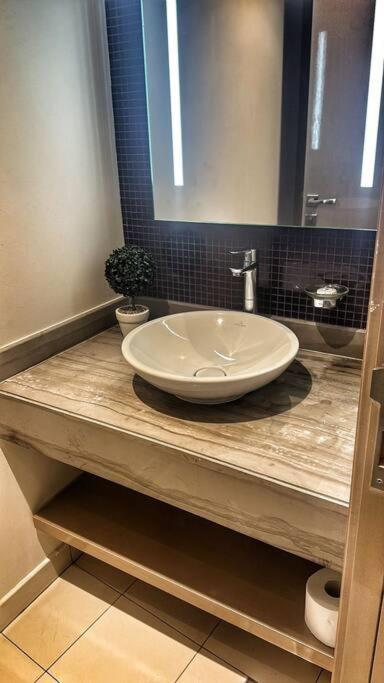 هتل امیزینگ 1 بی دی آر اپت این دبی - Amazing 1BDR apt in Dubai