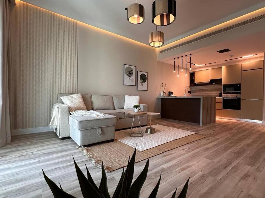 هتل مدرن-شیک 1BR در د گرانز - سنترال دبی - Modern-Chic 1BR in The Greens - Central Dubai