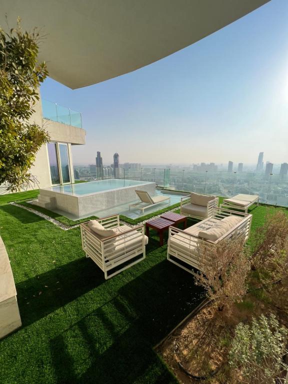 هتل اسکای ریزیدنس ویت پرایوت پول - Sky Residence with Private Pool