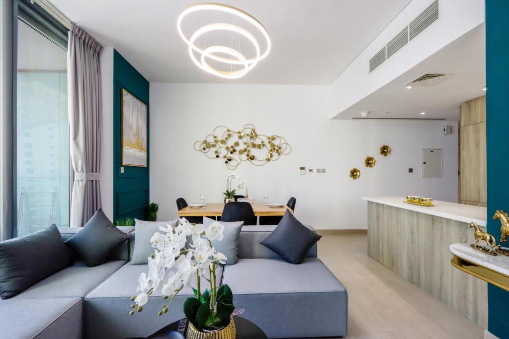 هتل لیف‌بی‌ان‌بی سوئیتس - سی‌ساید الگانس - 2BR اوورلوکینگ مارینا - Livbnb Suites - Seaside Elegance - 2BR Overlooking Marina