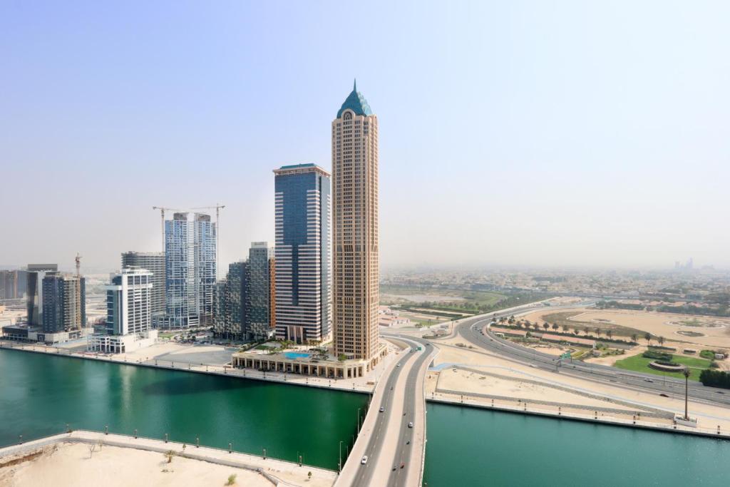 هتل کانالفروت جم: 1بی‌آر این زادا تاور بای لیوندب - Canalfront Gem: 1BR in Zada Tower by Livbnb