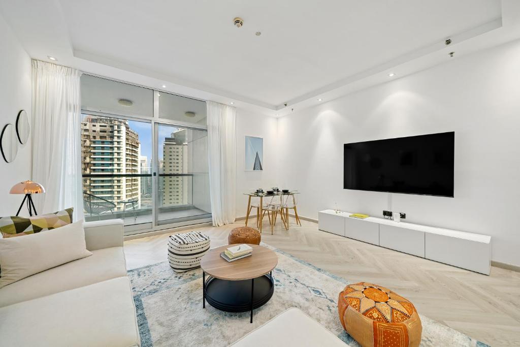 هتل مدرن استایل 3 بی آر در اسکای ویو مارینا، واک 2 بیچ - Modern Style 3BR in Skyview Marina, Walk 2 Beach