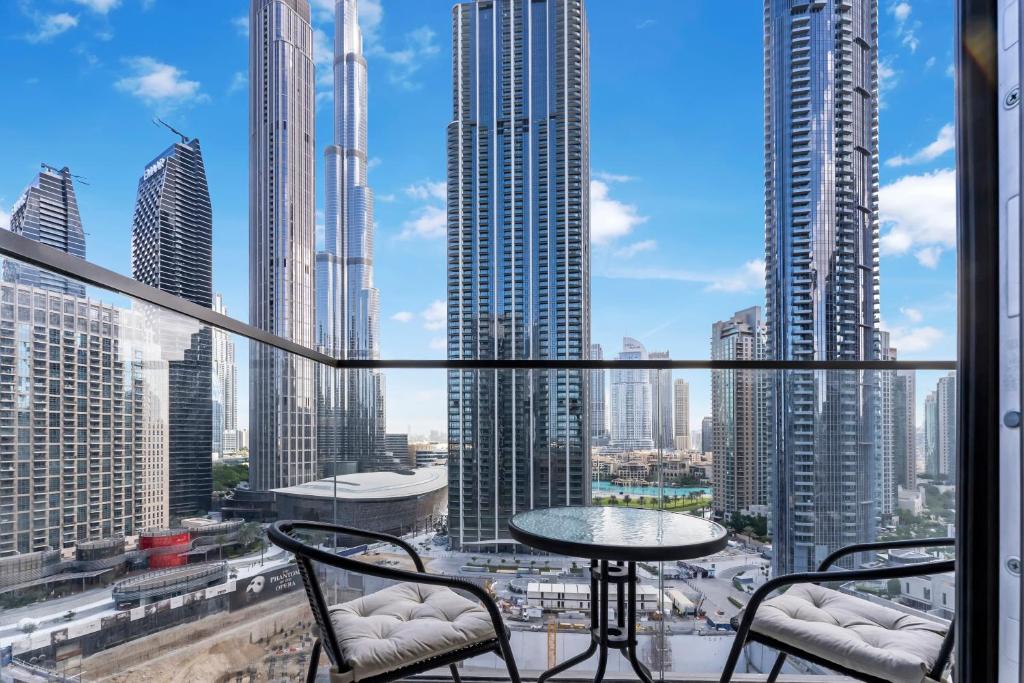 هتل فَم لیوینگ - سیتی‌اسکیپ چرم: ۲BR آپارتمان ویت برج خلیفه ویو - FAM Living - Cityscape Charm: 2BR Apartment with Burj khalifa View