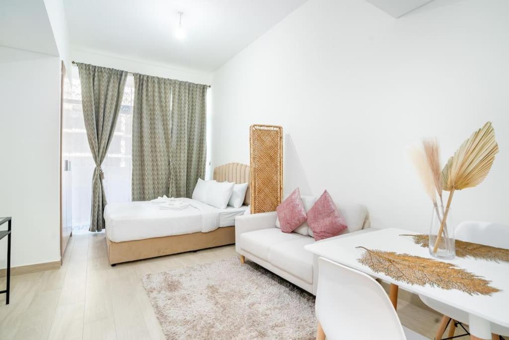 هتل نس استودیو در آزی زی ریویرا 32 - دبی - Nice Studio in Azizi Riviera 32 - Dubai