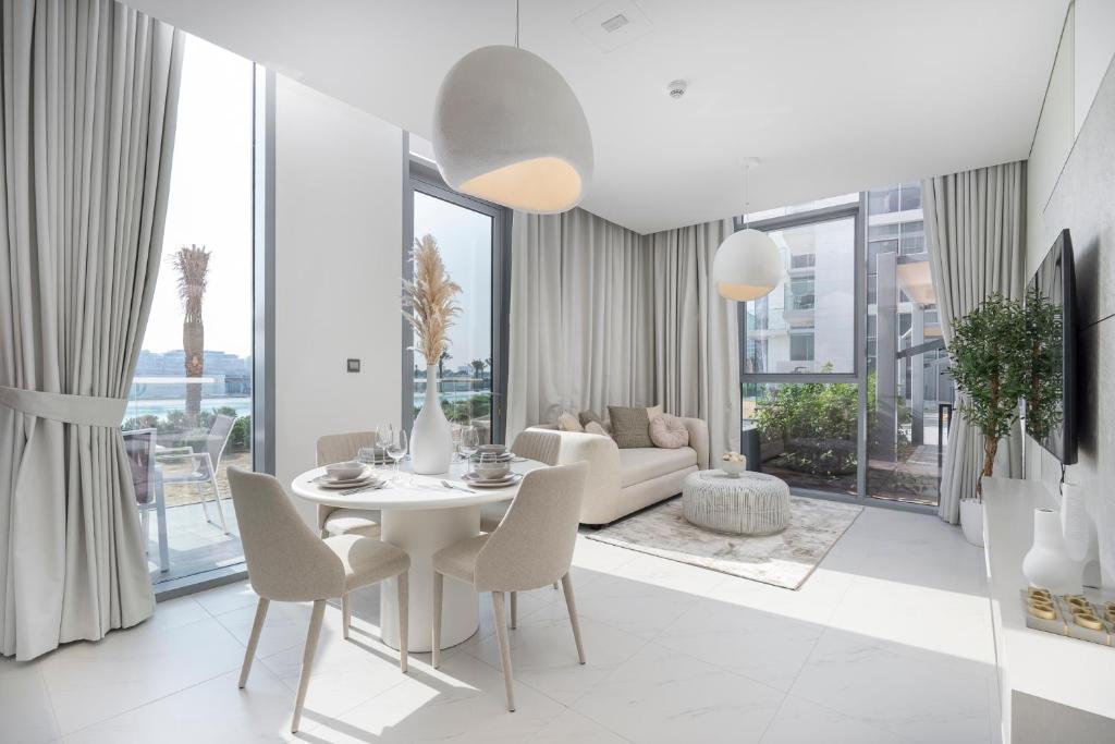 هتل کریستال واتر لاگون لیوینگ این دیستریکت وان - Crystal water lagoon living in District One