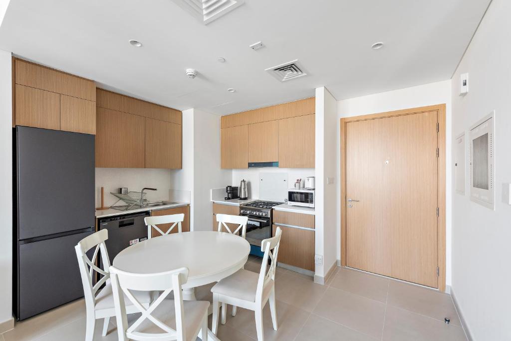 هتل سُپِرب 1 بی آر آپت کریک بیچ - Superb 1BR Apt Creek Beach