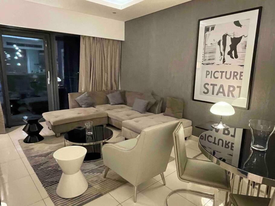 هتل گلَمرس ۲ بی آر - فُلی فرنیشد - ۵ استار هُتل اکسپیریِنس - Glamorous 2BR - Fully Furnished - 5* Hotel Exp.